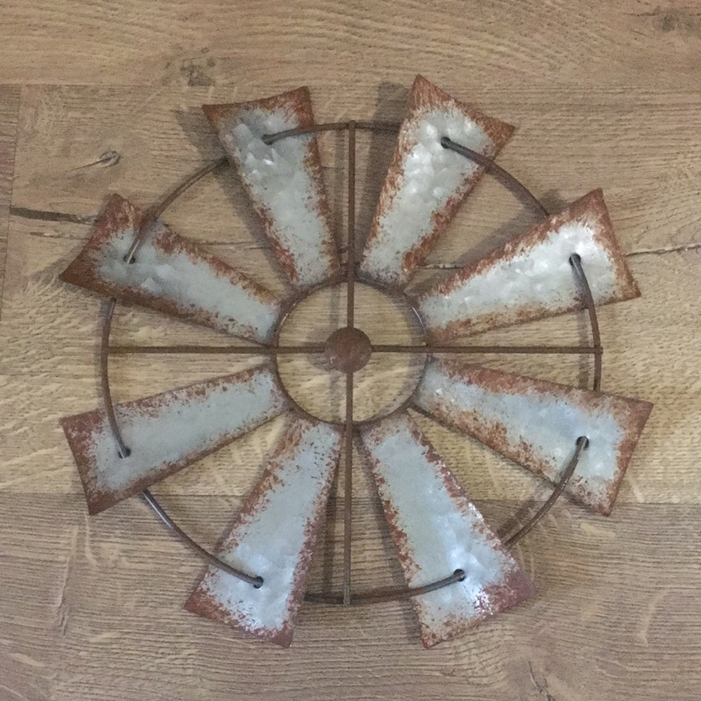 Metal farmhouse pinwheel wall decor